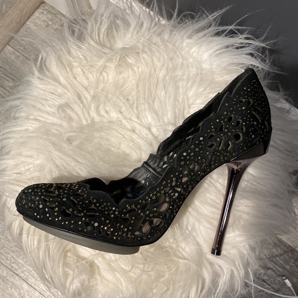 BCBG Maxazria black heels - Picture 2 of 3